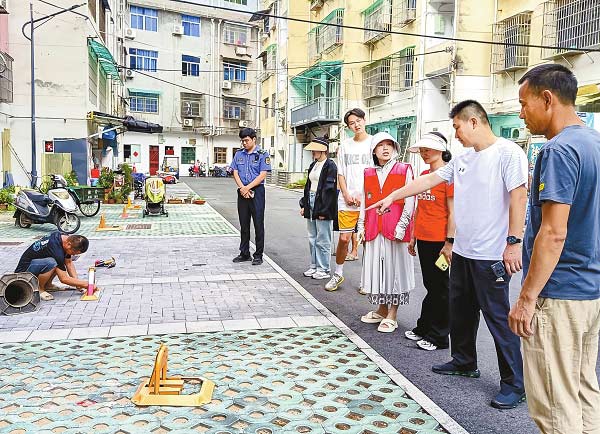 拆除私裝地鎖　還公共空間于民